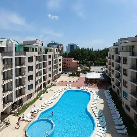 One Bedroom With Balcony Apartmán
